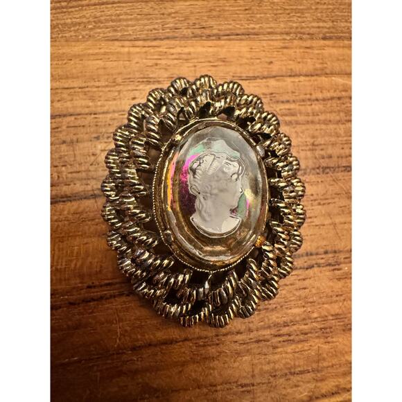 Vintage cameo brooch - Picture 1 of 5